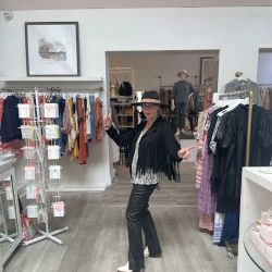 She She Boutique ico