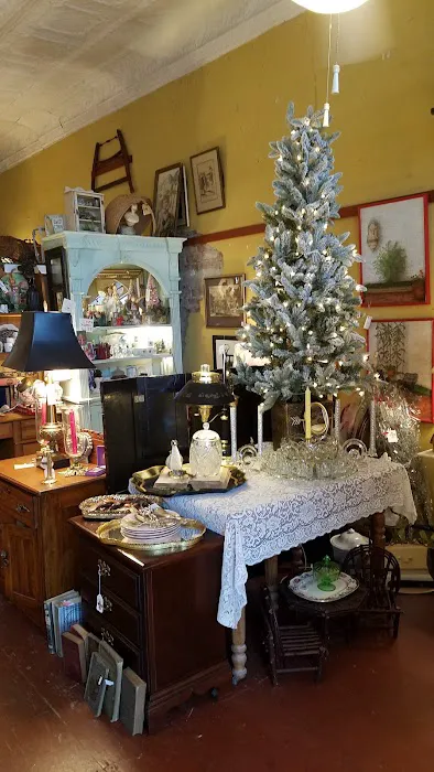 Sugar Maples Antiques & Gifts 1