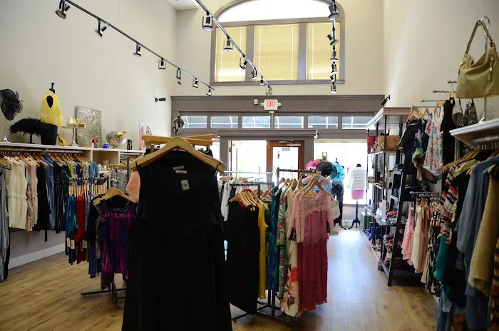 Sapphire on Spring Boutique 5