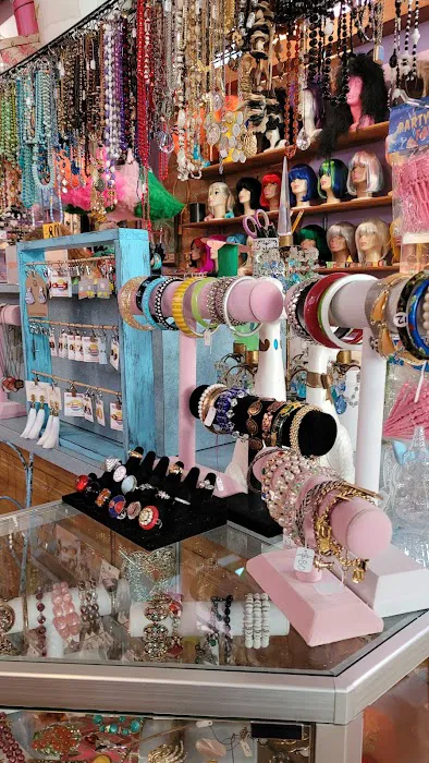 Dolly's Vintage 2