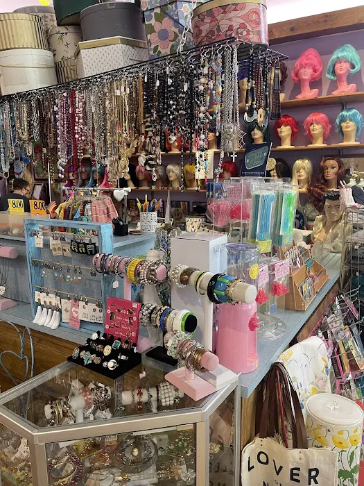 Dolly's Vintage 6