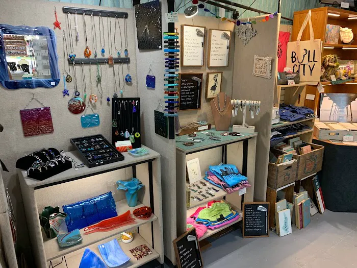 The Artisan Market At 305 9