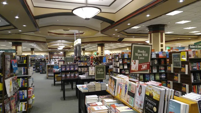 Barnes & Noble 8