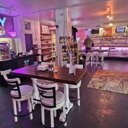 Liv Savvy Redmond - Vape, Disposables, Kratom, CBD, Pottery Classes, Hand Blown Glass, Wheel Thrown Pottery ico