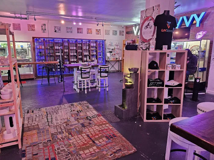 Liv Savvy Redmond - Vape, Disposables, Kratom, CBD, Pottery Classes, Hand Blown Glass, Wheel Thrown Pottery 8