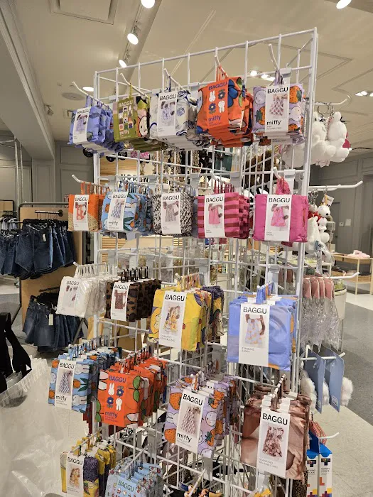 Urban Outfitters 0