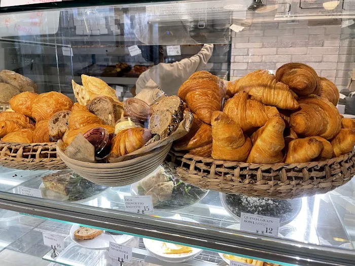 Farine Bakery & Café 6