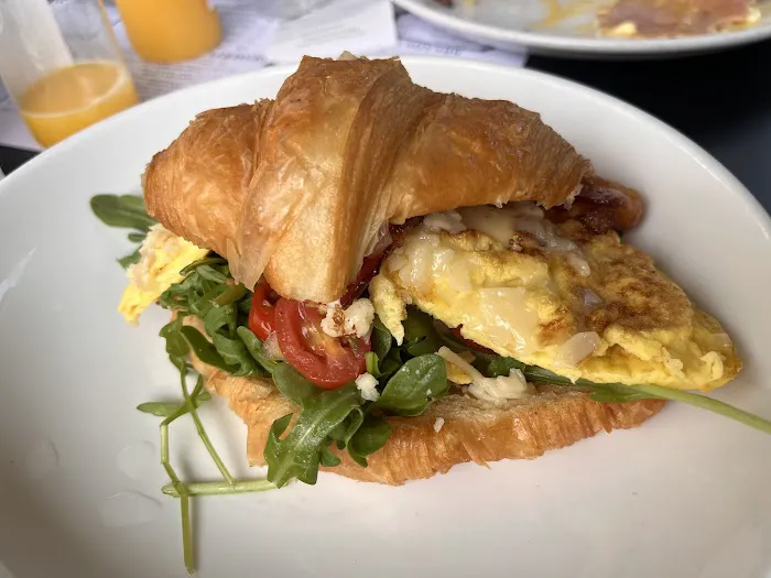 Farine Bakery & Café 3