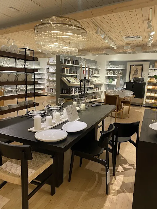 Crate & Barrel 0