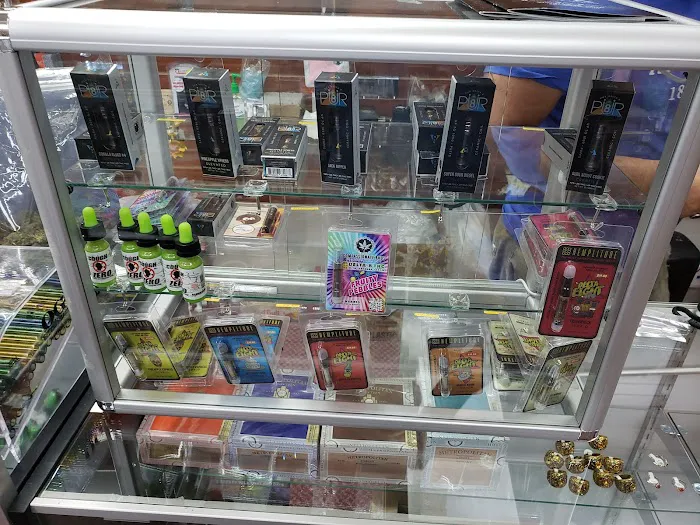 Puff n Joy Smoke Shop 4