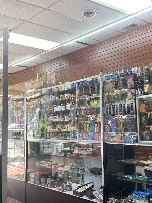 Puff n Joy Smoke Shop 2