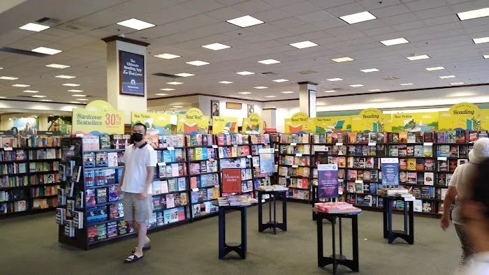 Barnes & Noble 8
