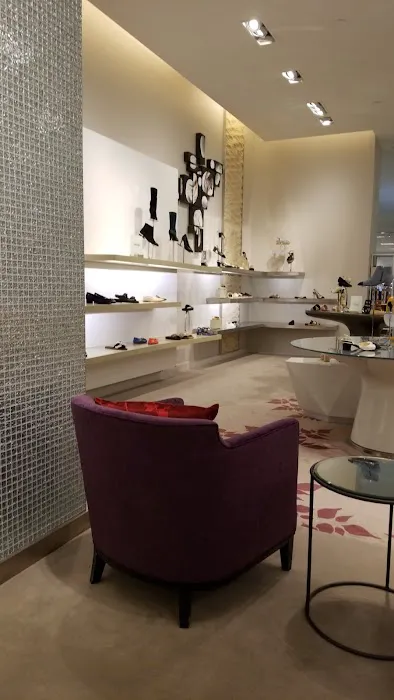 Saks Fifth Avenue 0