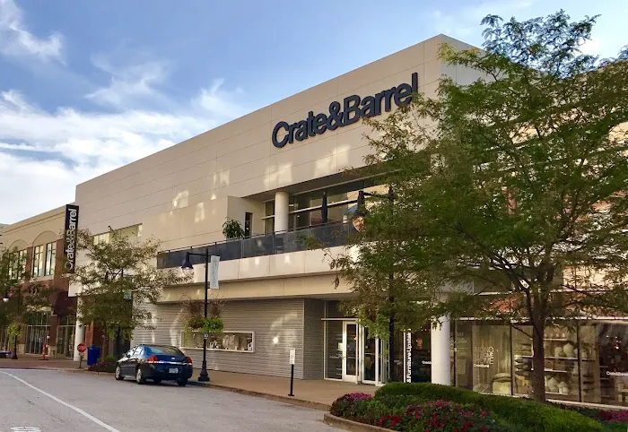 Crate & Barrel 0