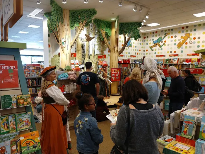 Barnes & Noble 6