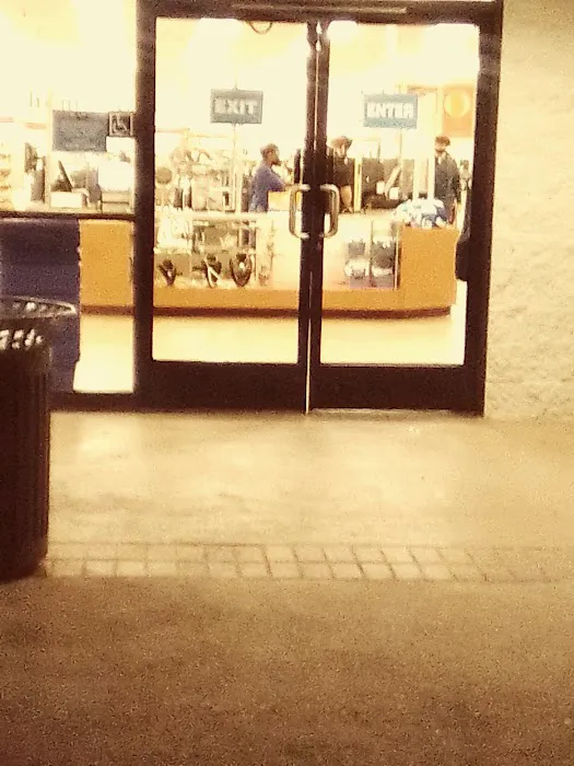 Goodwill Southern California Store & Donation Center 6