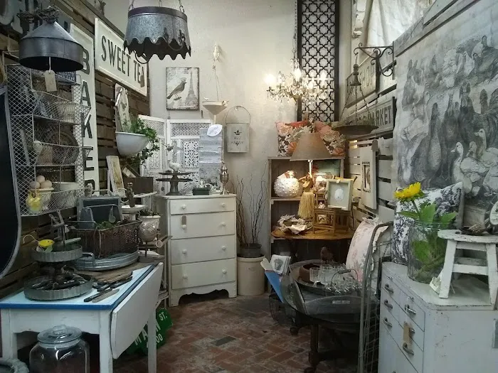 Fourth Street Antiques 7