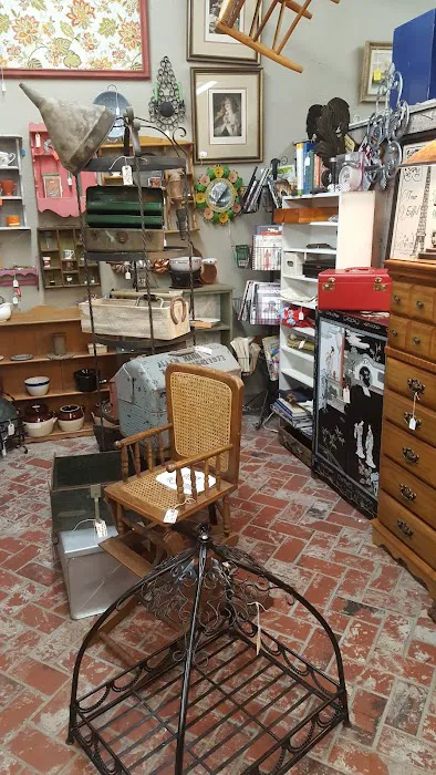 Fourth Street Antiques 9