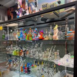 Academy smoke/vape Shop ( inside valero gas station) ico