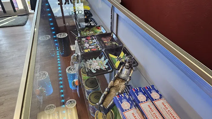 Crazy Bob's Discount Glass and Vapes 6