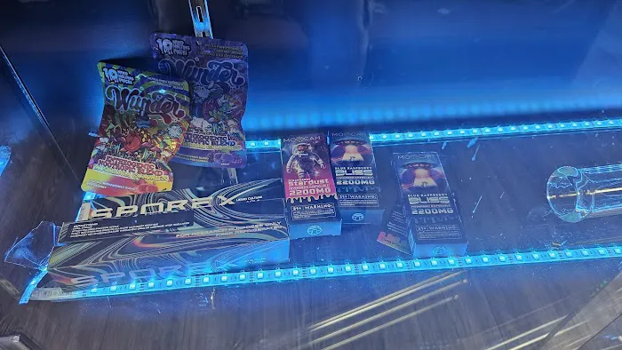 Crazy Bob's Discount Glass and Vapes 8