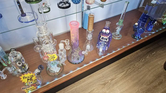 Crazy Bob's Discount Glass and Vapes 2