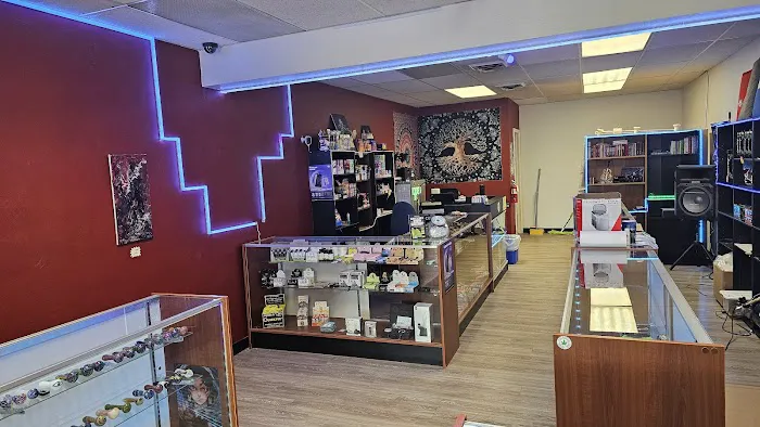 Crazy Bob's Discount Glass and Vapes 3