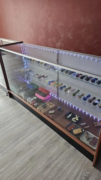 Crazy Bob's Discount Glass and Vapes 7