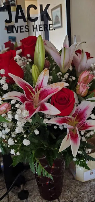 Noni's Flowers & Gifts 0