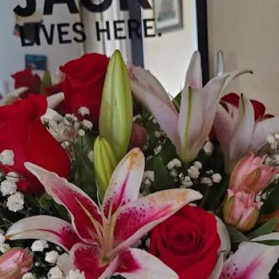 Noni's Flowers & Gifts