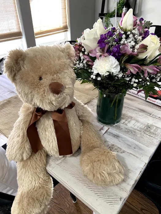 Noni's Flowers & Gifts 8