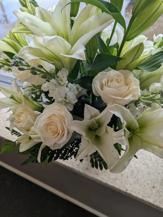 Noni's Flowers & Gifts 6