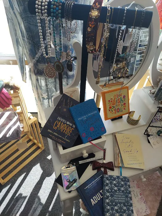 Nest to Threads Boutique Marketplace 6