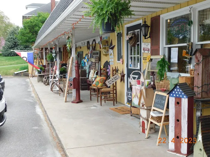 J & R Country Store 4