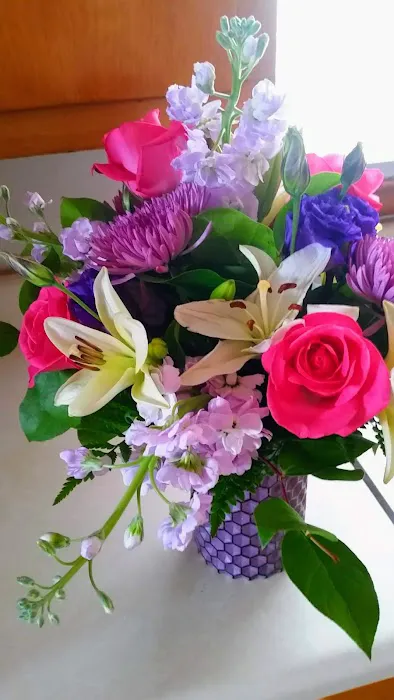Mattie Lou's Flower & Gift 5