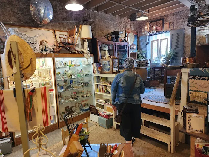 Staples Mill Antiques 0
