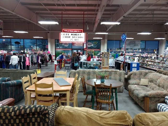 Red Racks DAV Thrift Store 9