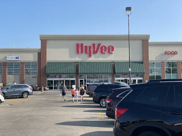 Hy-Vee Grocery Store 0