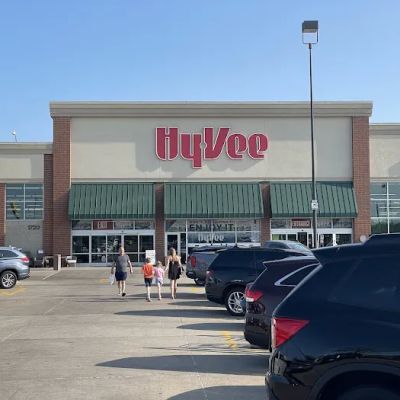 Hy-Vee Grocery Store