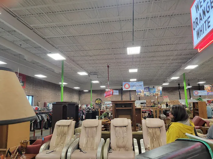 Red Racks Thrift Store 0
