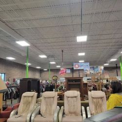 Red Racks Thrift Store ico
