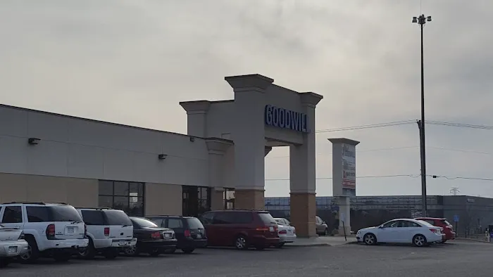 Goodwill - Roseville: Cleveland Ave. N 1