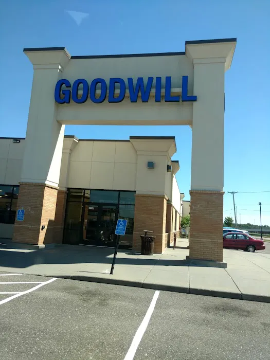 Goodwill - Roseville: Cleveland Ave. N 7