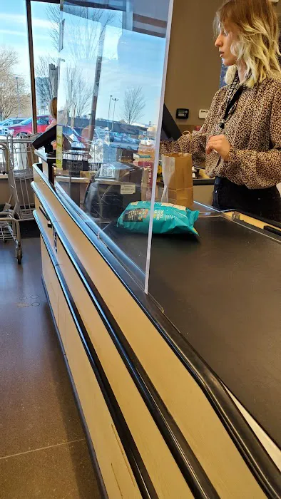 Lakewinds Food Co-op 3