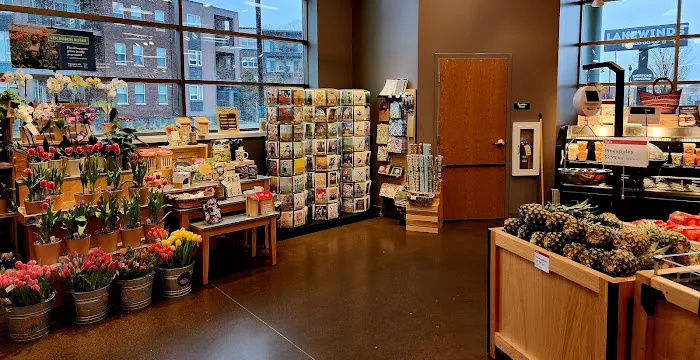 Lakewinds Food Co-op 2