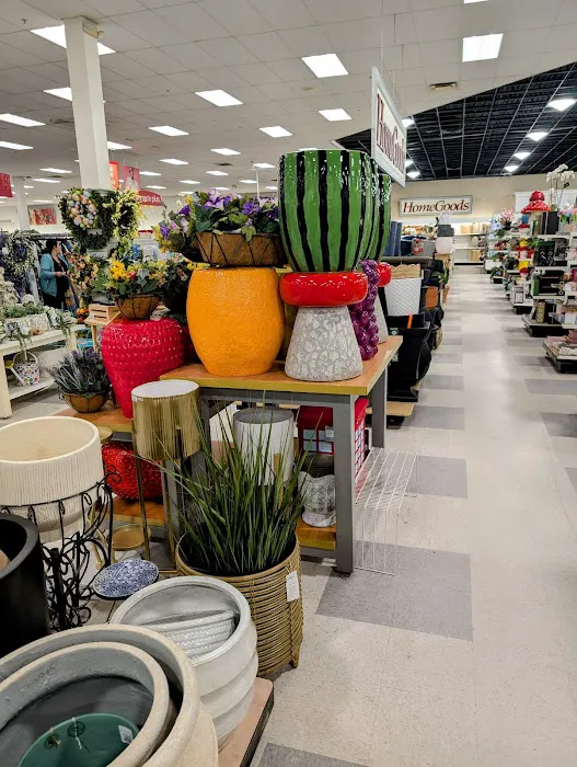 T.J. Maxx & HomeGoods 1