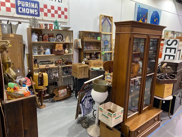 605 Antiques 1