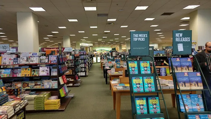 Barnes & Noble 7