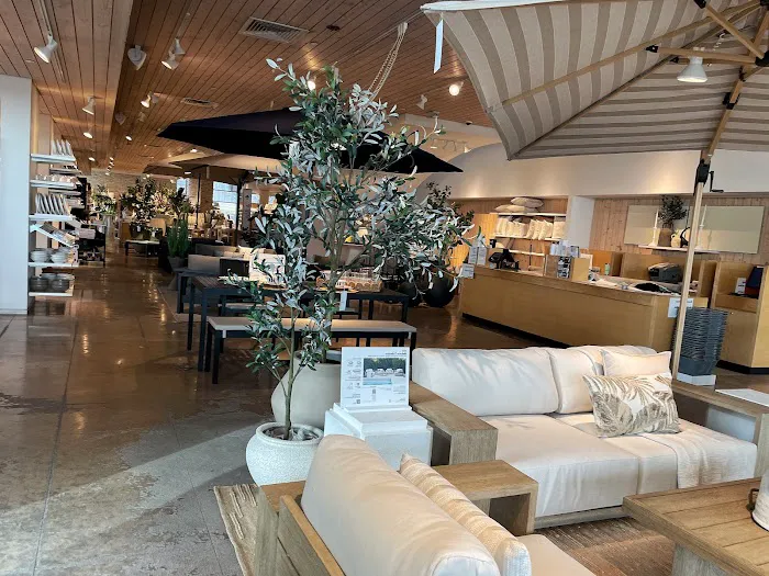 Crate & Barrel 0