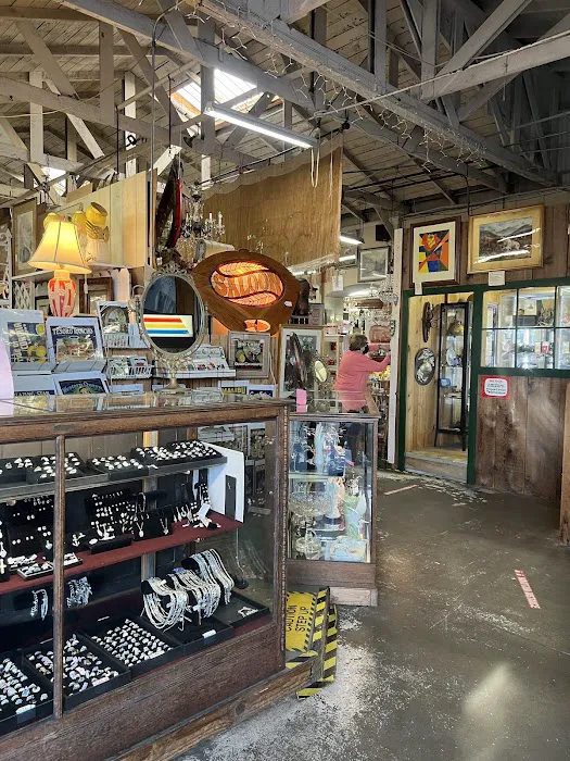 Old Barn Antique Mall Inc 7
